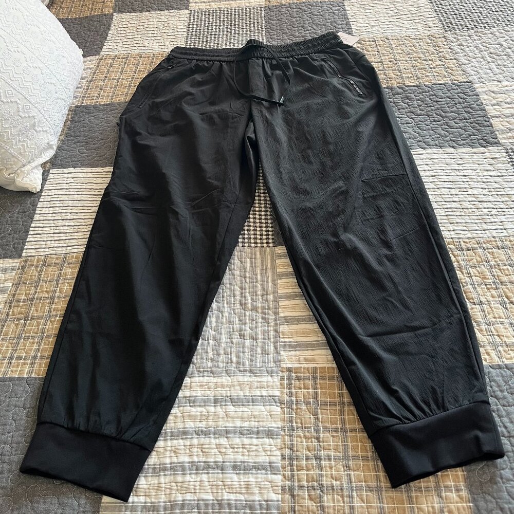 Athleta Trekkie Relaxed Mid Rise Jogger M Petite | Black